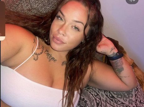 devine honeybb naked model images