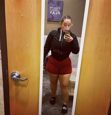 devine honeybb model image