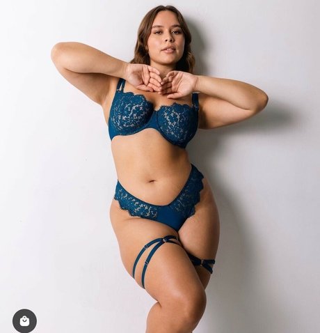 Veneziacruz nudes model img