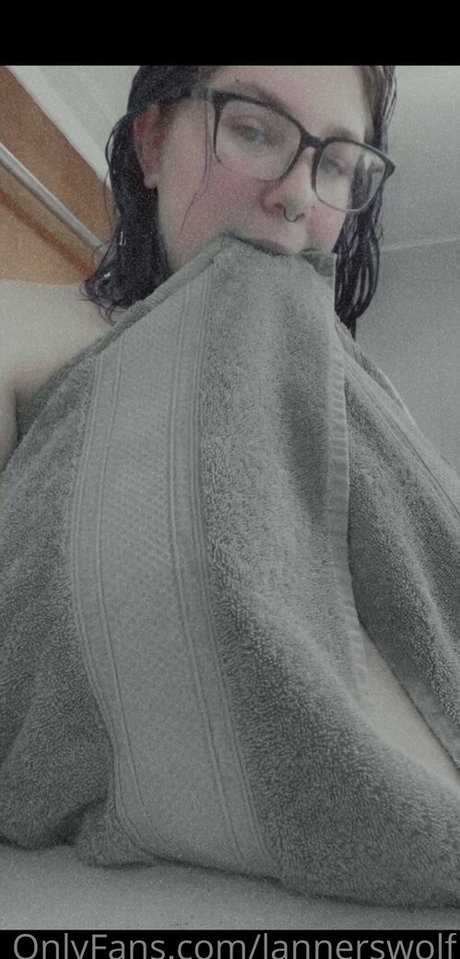 lannerswolf model nude photos