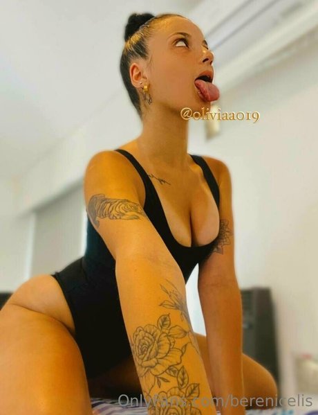 berenicelis naked model photo