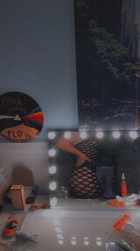 simpfucker sexy model img