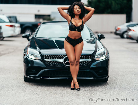 freechantel model hot images