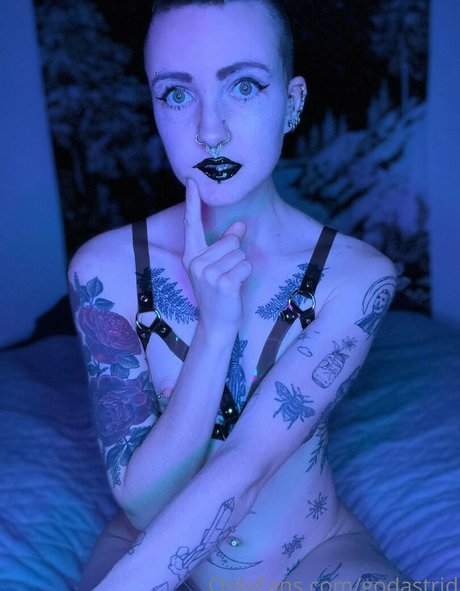 onlyfaery model exclusive pictures