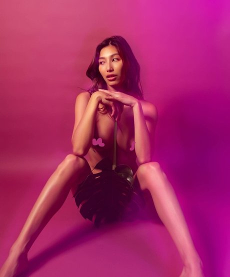 Dommmi porn star pictures