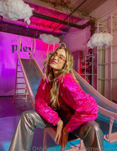 madisonwyborny model art picture