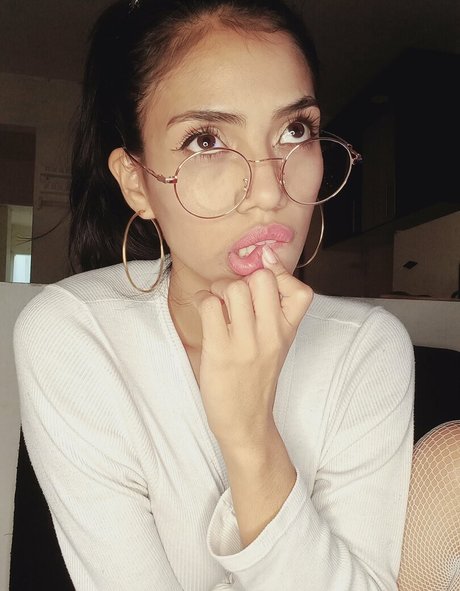 venus 22 model adult photos