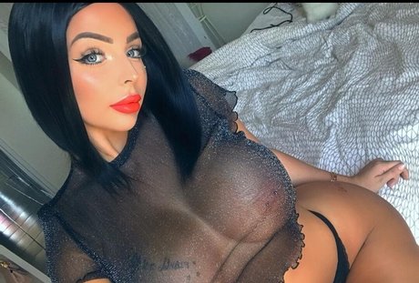 Kahina pretty star img