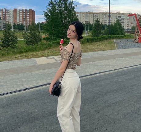 Tanya ASMR art model img