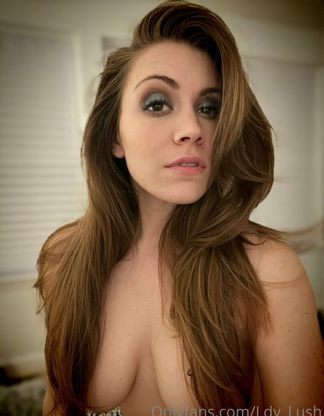 ldy lush sexy model pic