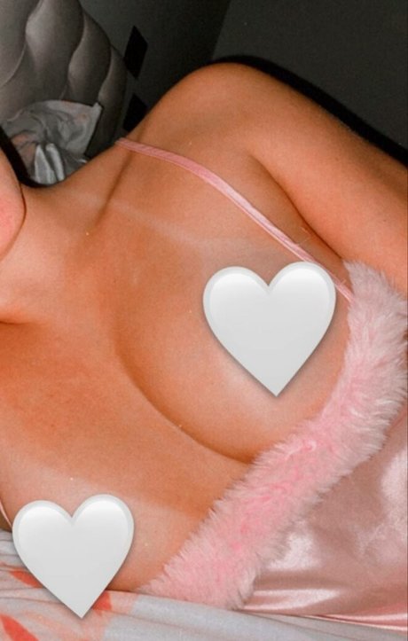 Kathleen Gomes erotic pornstar img