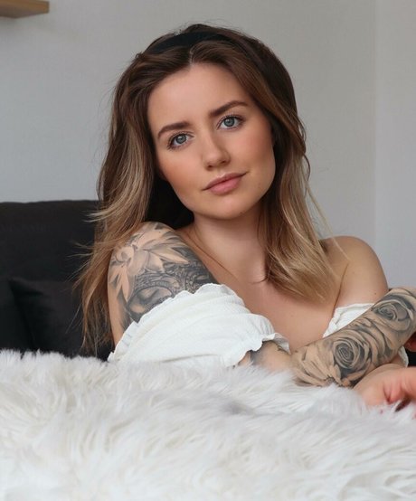 Sarah Eveliina star pornographic image