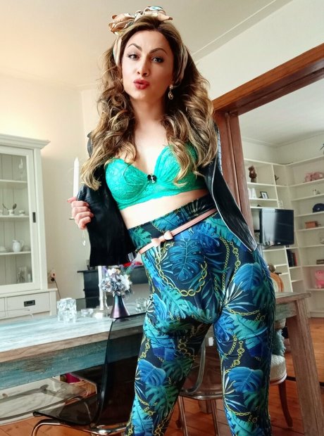 bulgequeen hd actress picture