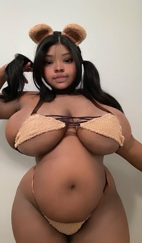 roarwie art model pic