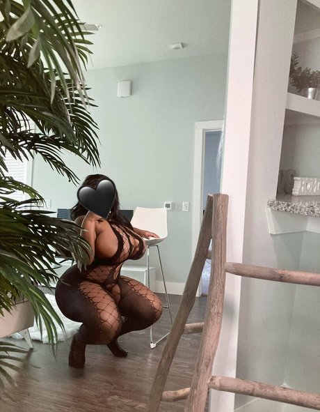 roarwie naked actress image