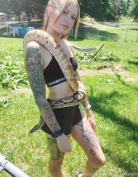 mikaylarainesfans model nice photos