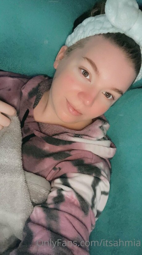 itsahmia star sex images