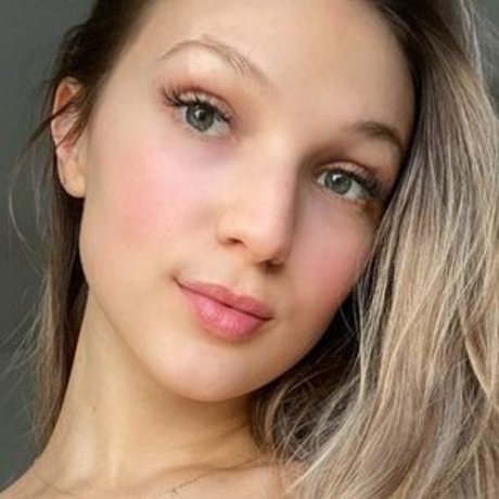 Nakedbabess star adult image