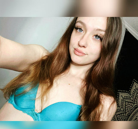 erikaeliseof star exclusive photo