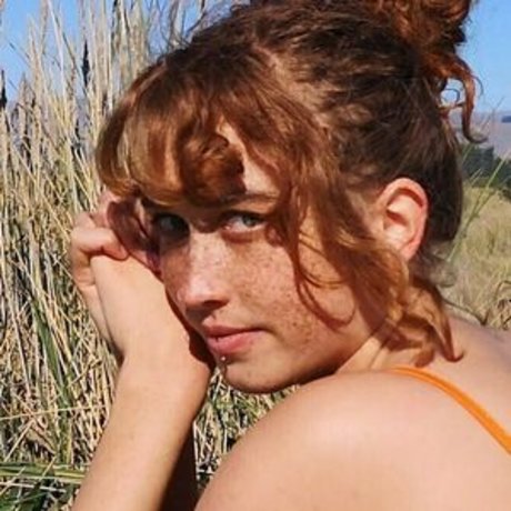 onasinova pretty pornstar photo