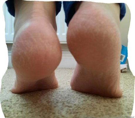 homefortoes high quality model photo