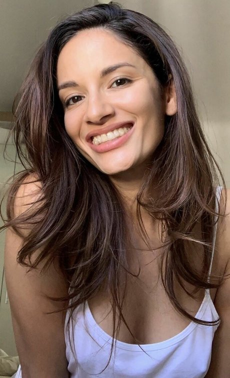 Ambracherry model hd img