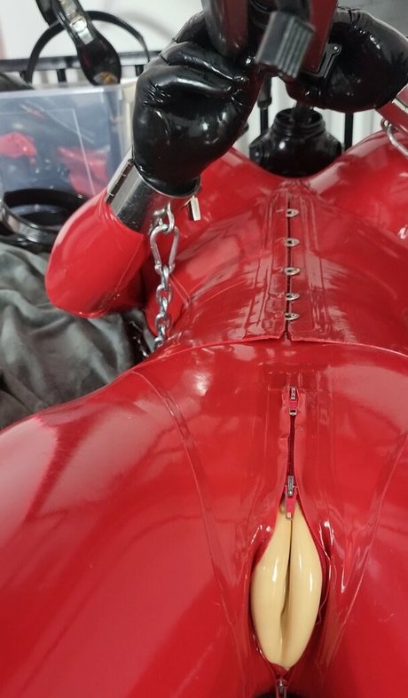 rubberdollemma naked model pic