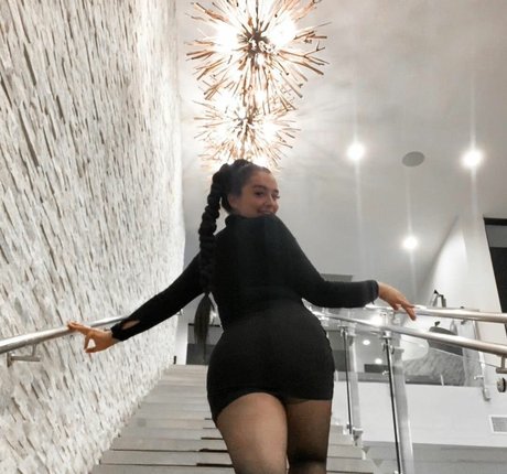 MapleDivine model erotic photos