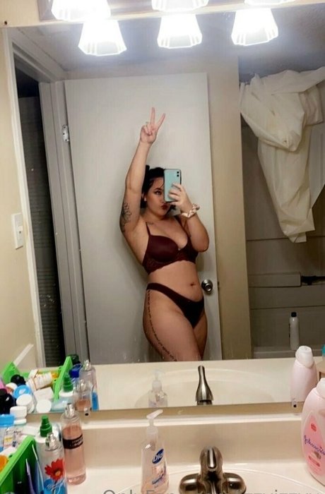 izzyizzyy sexy model pic