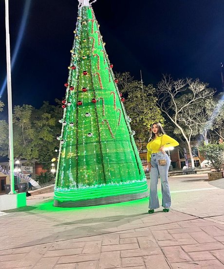 Karen Garcia erotic actress pics