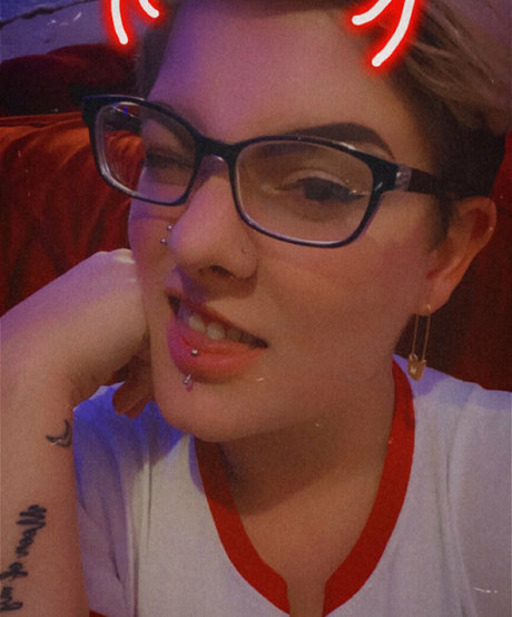 mommadigshentai adult star image