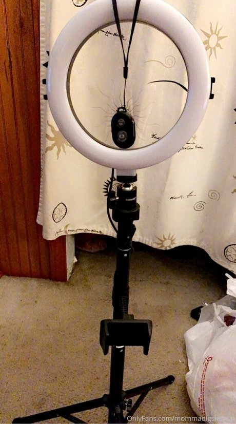 mommadigshentai model nude image