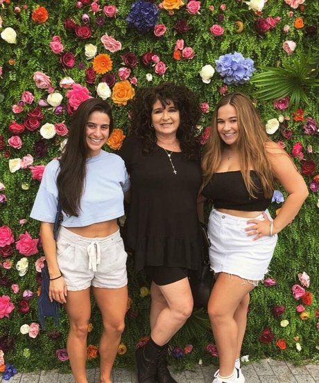 Tatiana Gianacopoulos art model pictures