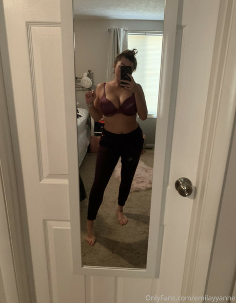 Emilayyy Babayy xxx pornstar image