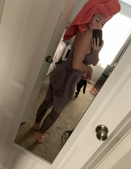 Emilayyy Babayy star erotic photo