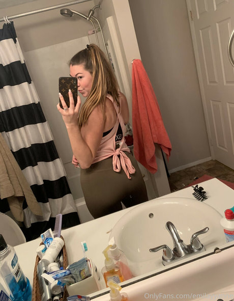 Emilayyy Babayy high quality star photo