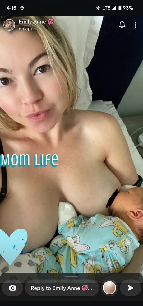 Emilayyy Babayy art star photo