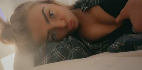 bellahaleyyy star art photo