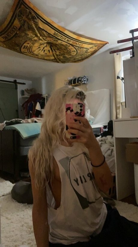 bellahaleyyy model best photos