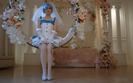 Di Simon hot actress photo