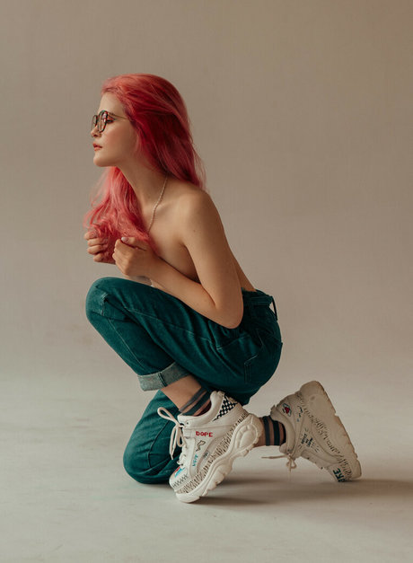 Di Simon naked model gallery