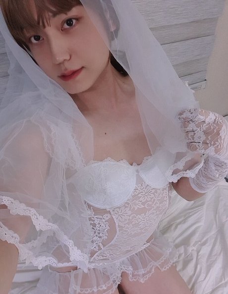 ijes1121 naked star pic