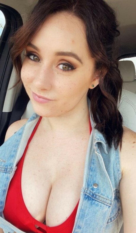 Jellybeannose model pic