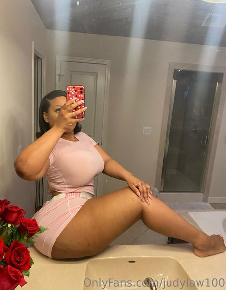 judylaw100 naked model img