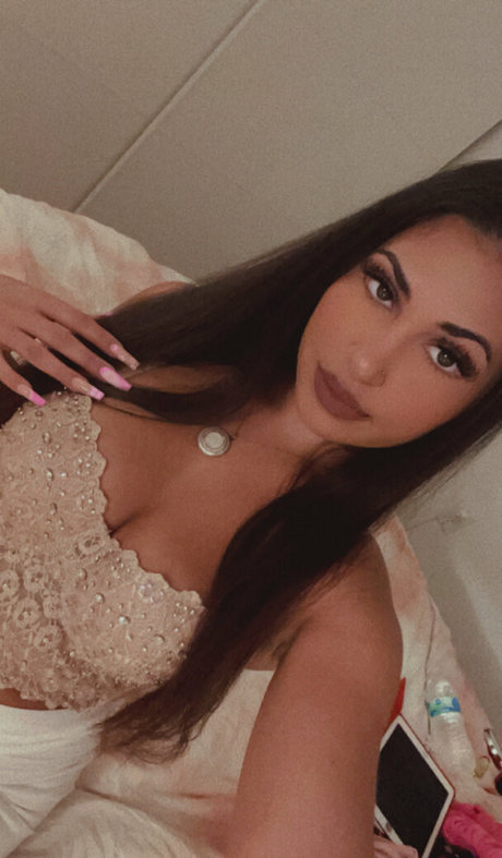 hannahsharpe18 model art pic