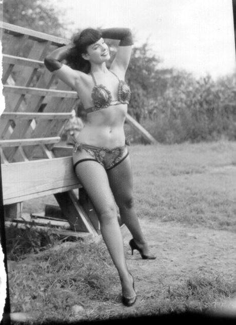 Bettie Page model hot photo