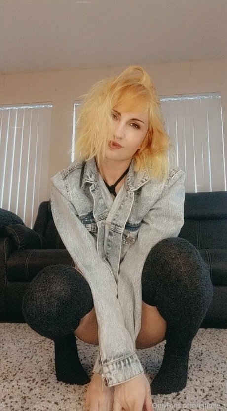 daxanais nude star img