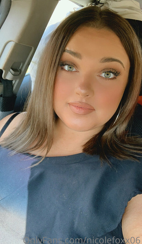 nicolefoxx6free erotic model img