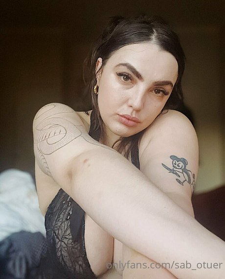 sab otuer model hot images