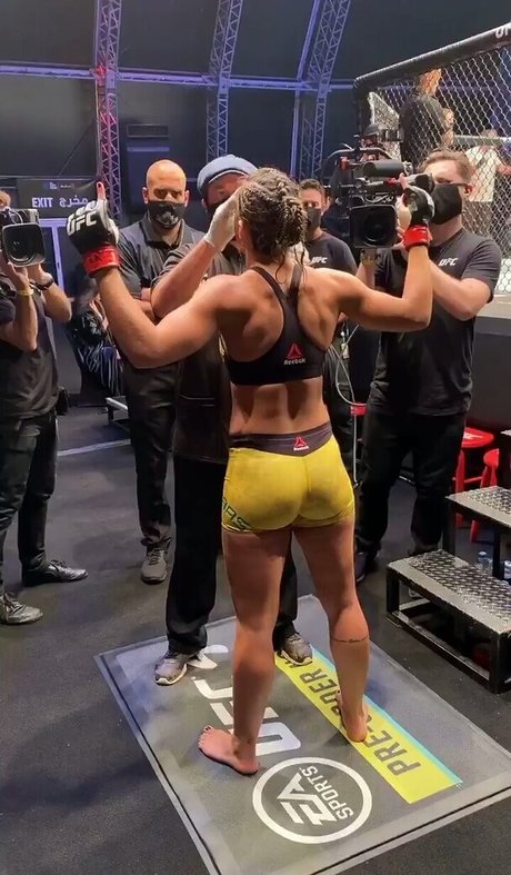 Amanda Ribas perfect star photo